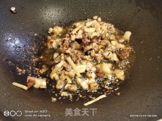 咸鱼肉末炒茄子的做法步骤：5