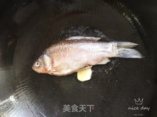 香菇豆腐鲫鱼汤的做法步骤：1