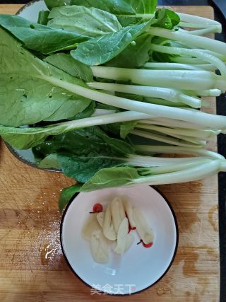 盐油水烫小白菜的做法步骤：1