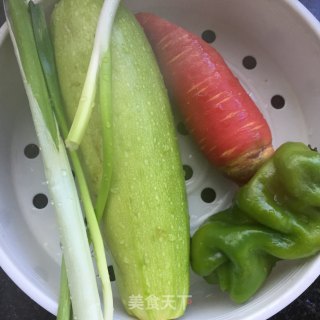 小木耳炒葫芦片的做法步骤：1