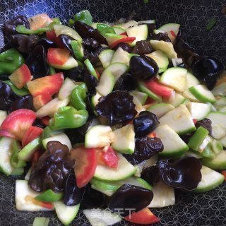 小木耳炒葫芦片的做法步骤：5