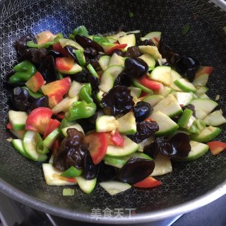 小木耳炒葫芦片的做法步骤：6