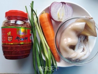青蒜鱿鱼条的做法步骤：1