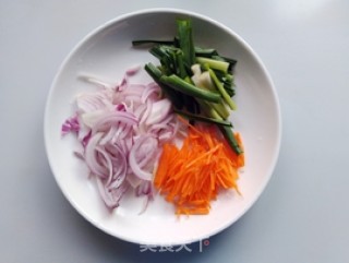 青蒜鱿鱼条的做法步骤：2