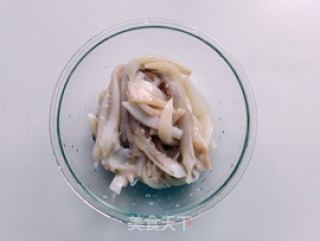 青蒜鱿鱼条的做法步骤：3