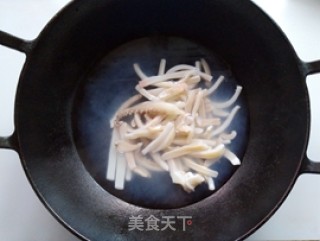 青蒜鱿鱼条的做法步骤：4