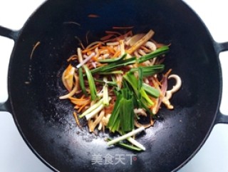 青蒜鱿鱼条的做法步骤：7