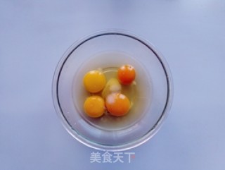 蟹味菇炒鸡蛋的做法步骤：3