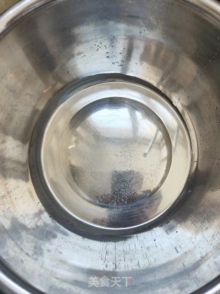 猪肉芹菜饺子的做法步骤：1