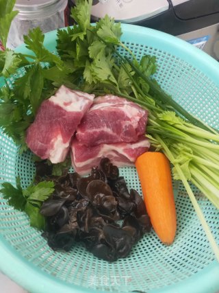 猪肉芹菜饺子的做法步骤：3