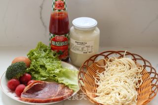 番茄炒面牛排早餐的做法步骤：1