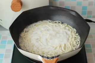 番茄炒面牛排早餐的做法步骤：2