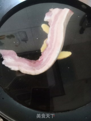 五花肉炒豆花干的做法步骤：2
