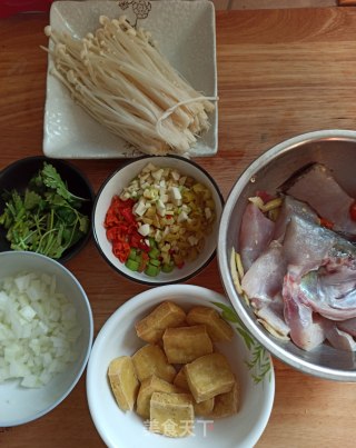 鲈鱼豆腐煲的做法步骤：1