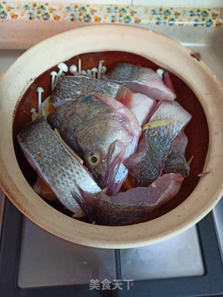 鲈鱼豆腐煲的做法步骤：3