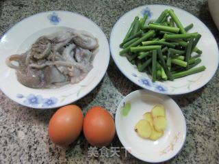 蒜薹鸡蛋炒望潮的做法步骤：1