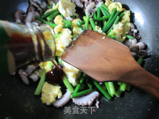 蒜薹鸡蛋炒望潮的做法步骤：12
