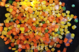 五彩缤纷时蔬小炒的做法步骤：2