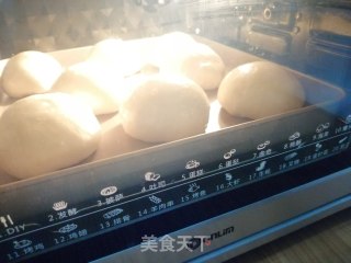 肉松咸蛋黄面包的做法步骤：6