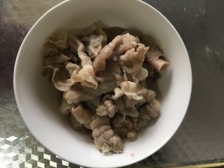 杏鲍菇炒羊肉卷的做法步骤：8