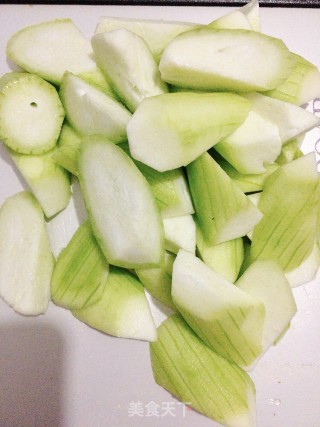 丝瓜炒青口的做法步骤：3