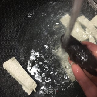 “家常饼”海参豆腐蛋饼的做法步骤：2