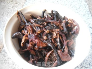蘑菇炖小鸡的做法步骤：2
