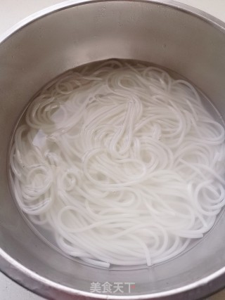 鸭杂煮米粉的做法步骤：3