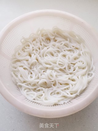 鸭杂煮米粉的做法步骤：4