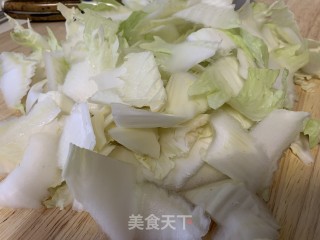 家常炒白菜片儿的做法步骤：1