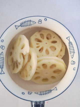莲藕鸡蛋肉饼+黑米燕麦粥的做法步骤：1