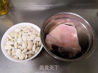 芸豆炖肘子的做法步骤：1