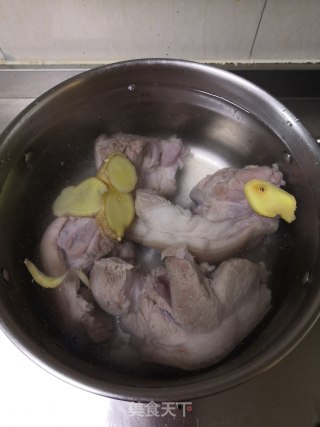 芸豆炖肘子的做法步骤：4