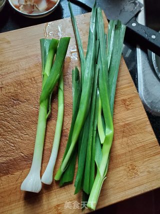 青蒜炒瘦肉的做法步骤：2