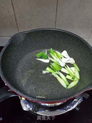 青蒜炒瘦肉的做法步骤：4