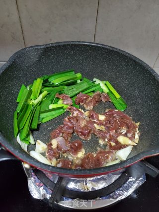 青蒜炒瘦肉的做法步骤：6