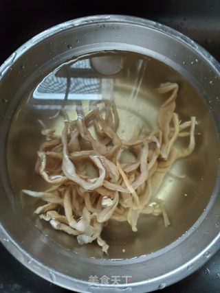 炒萝卜干的做法步骤：1