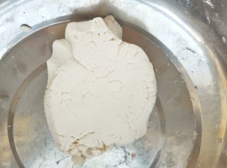 广东人冬天必备的补血美容养颜汤：简单快手的酒酿圆子的做法步骤：2