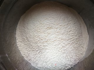 黑芝麻椒盐南瓜咸窝窝的做法步骤：1