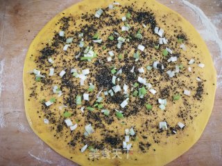 黑芝麻椒盐南瓜咸窝窝的做法步骤：17