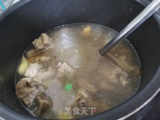 排骨莲藕玉米汤的做法步骤：8