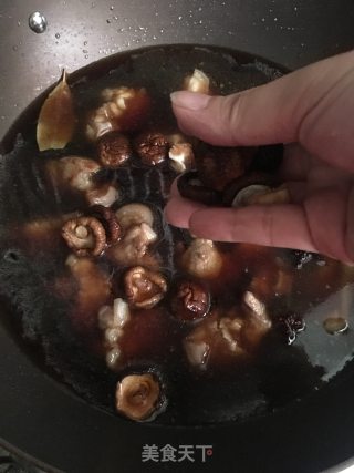 香菇花生焖猪脚的做法步骤：8