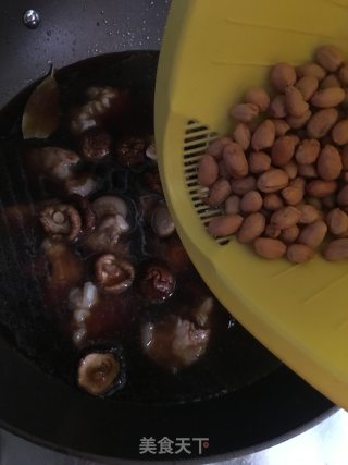 香菇花生焖猪脚的做法步骤：9