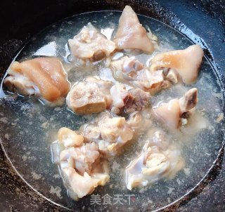 黄豆炖猪蹄的做法步骤：3