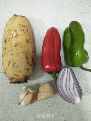 辣椒炒藕条的做法步骤：1
