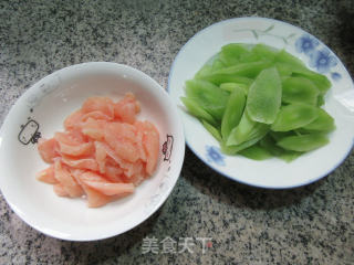 鸡胸肉炒莴笋的做法步骤：1