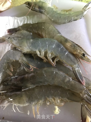 蒜蓉粉丝虾的做法步骤：1
