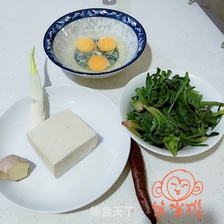 鸡蛋菠菜烧豆腐的做法步骤：1