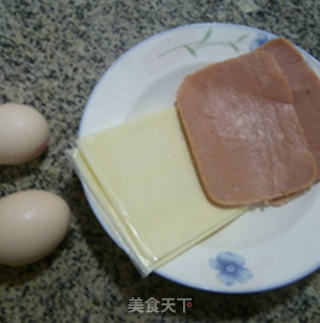 火腿西多士的做法步骤：2