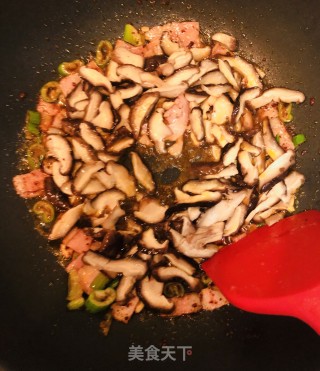 麻辣香菇千页豆腐的做法步骤：8